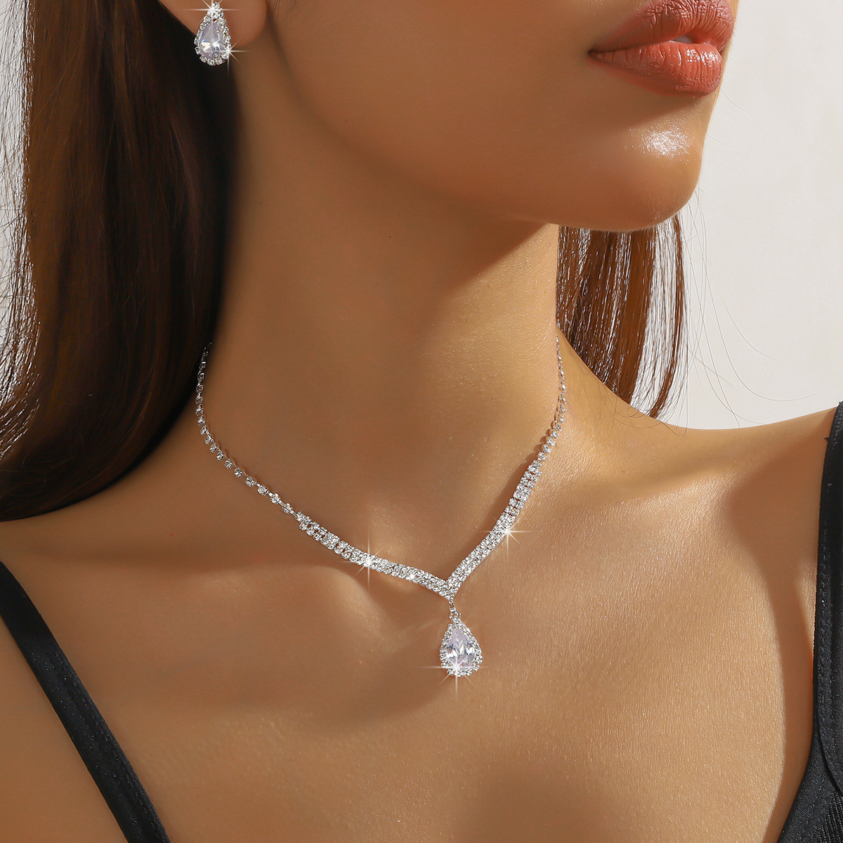 LAOTLON European and American fashion diamond-studded, rhinestone and zircon necklace and earrings