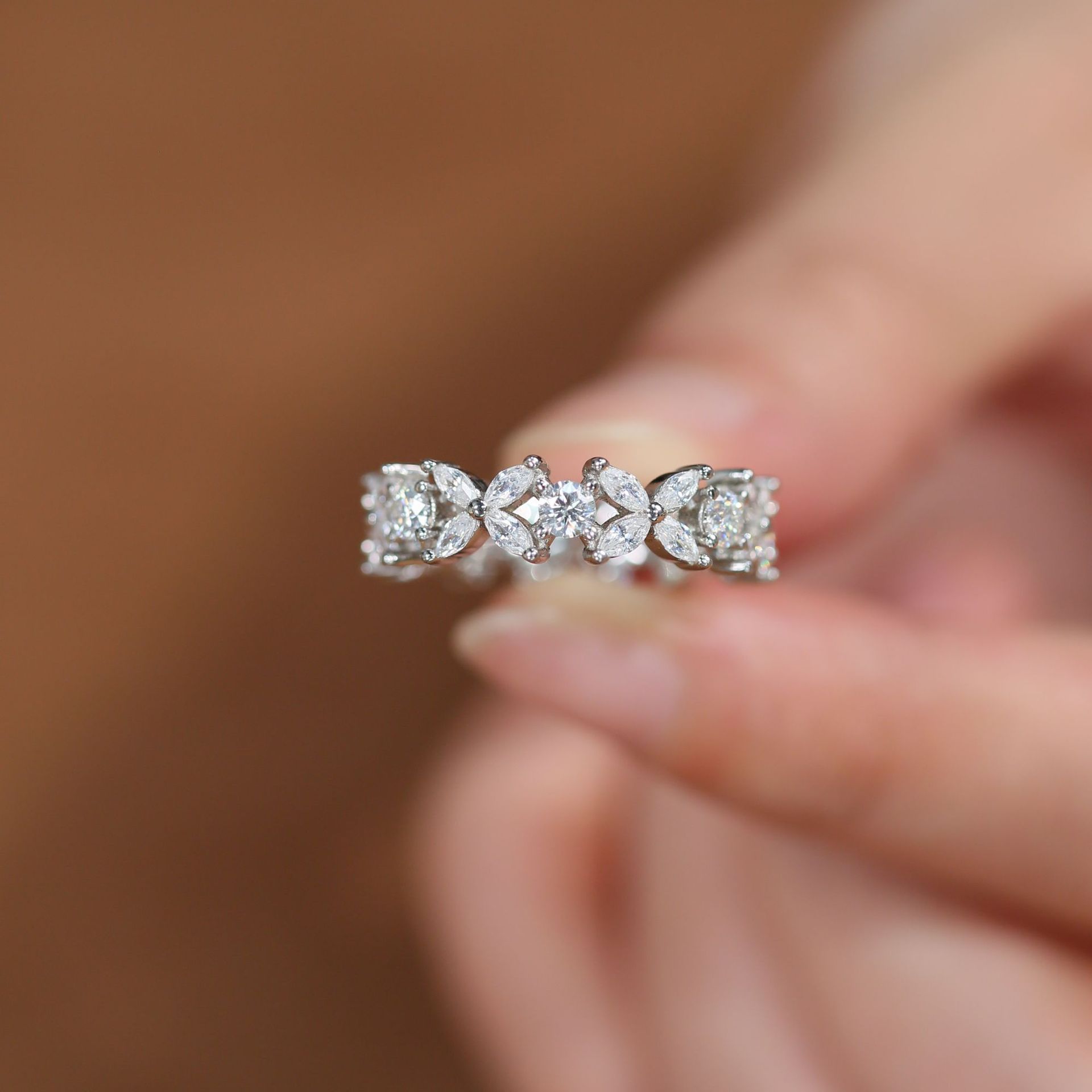 LAOTLON INS Clover Moissanite S925 Sterling Silver Eternity Band Ring