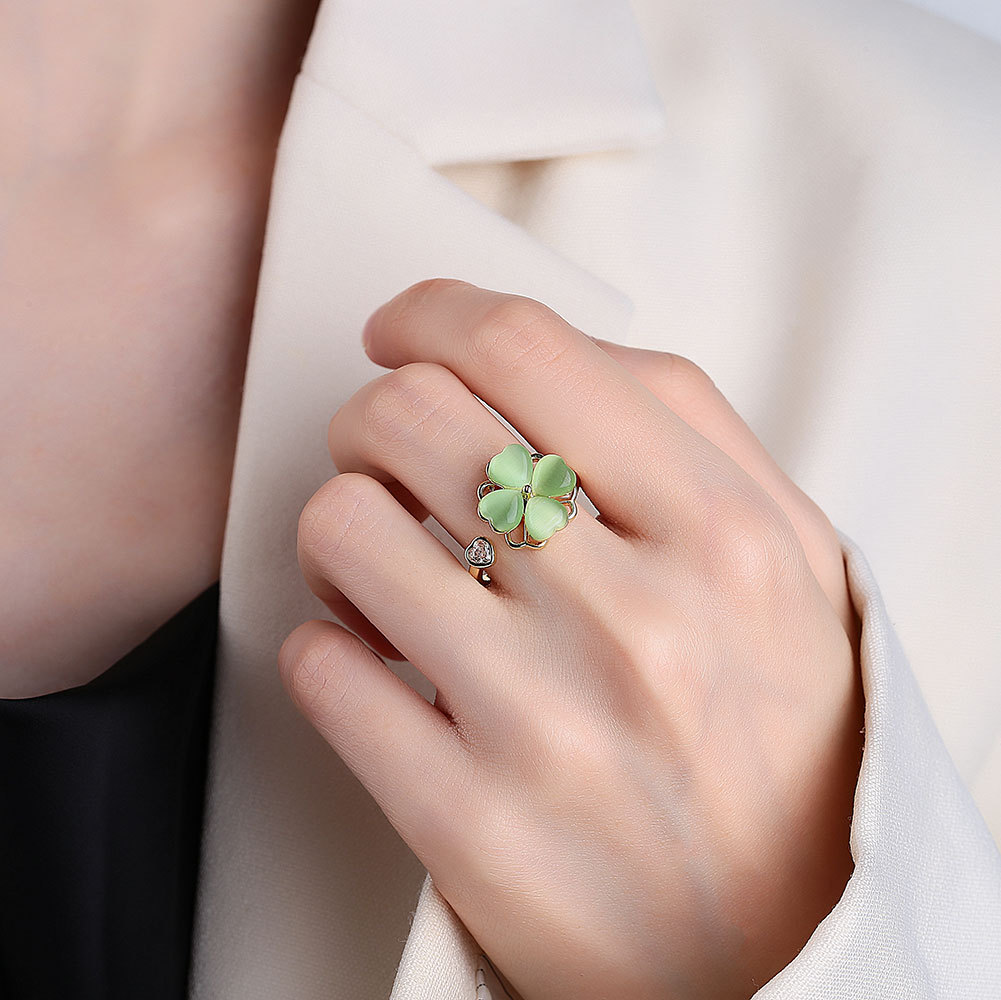LAOTLON Cat’s Eye Four Leaf Clover Zircon Love Rotatable Ring