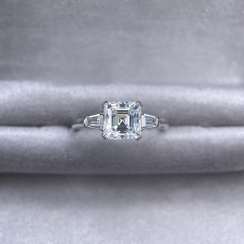 LAOTLON 2-Carat Moissanite Ring With Asscher and Baguette