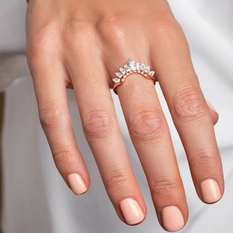 LAOTLON Round Diamond Wedding Band In Tiara Style