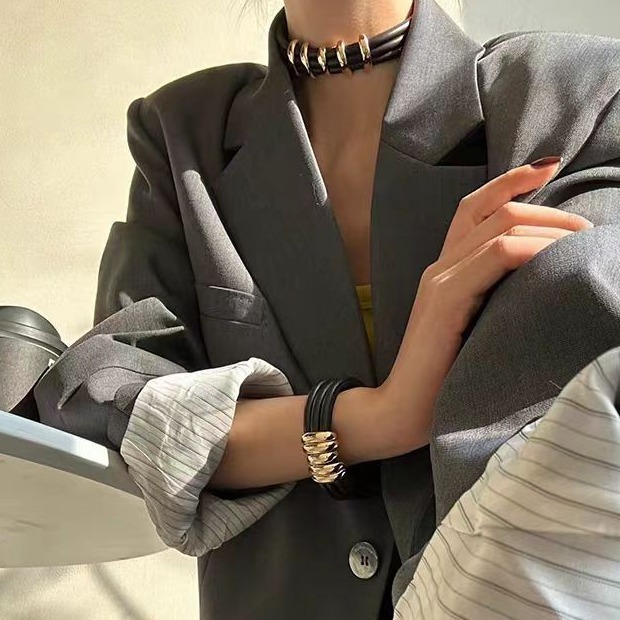 LAOTLON Maillard-Inspired Niche-Designed High-End Cowhide Necklace Stylish Temperament Bracelet