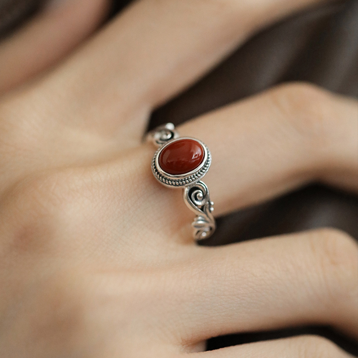 LAOTLON Vintage Neo-Chinese Style Egg-Shaped Red Stone Ring