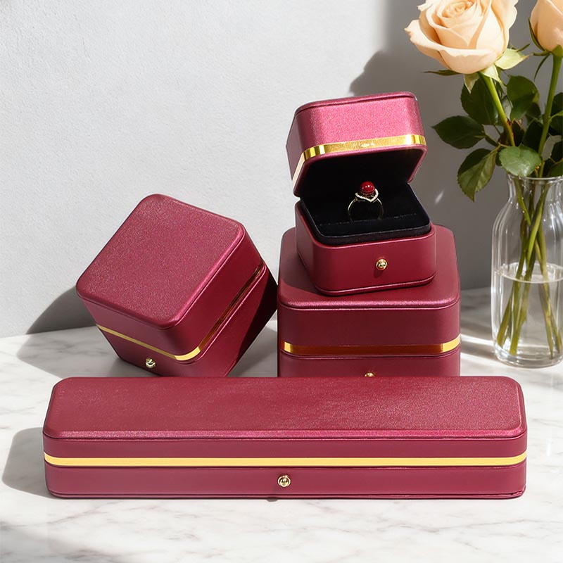 LAOTLON Rounded-corner PU leather jewelry box with gold trim